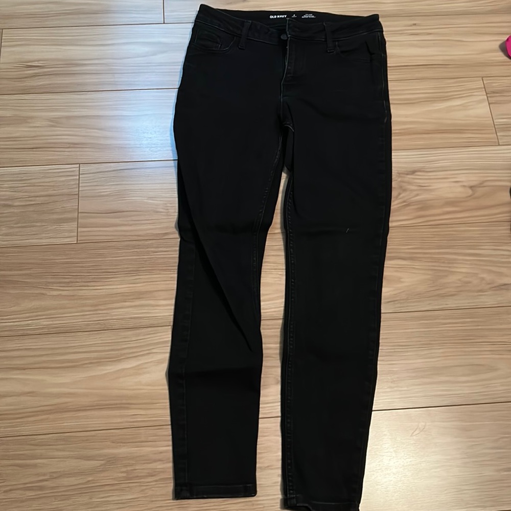 Black skinny jeans from old navy size 4 short